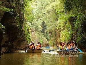 世界遺産 石林 と 九郷鍾乳洞 1日 日帰り ツアー